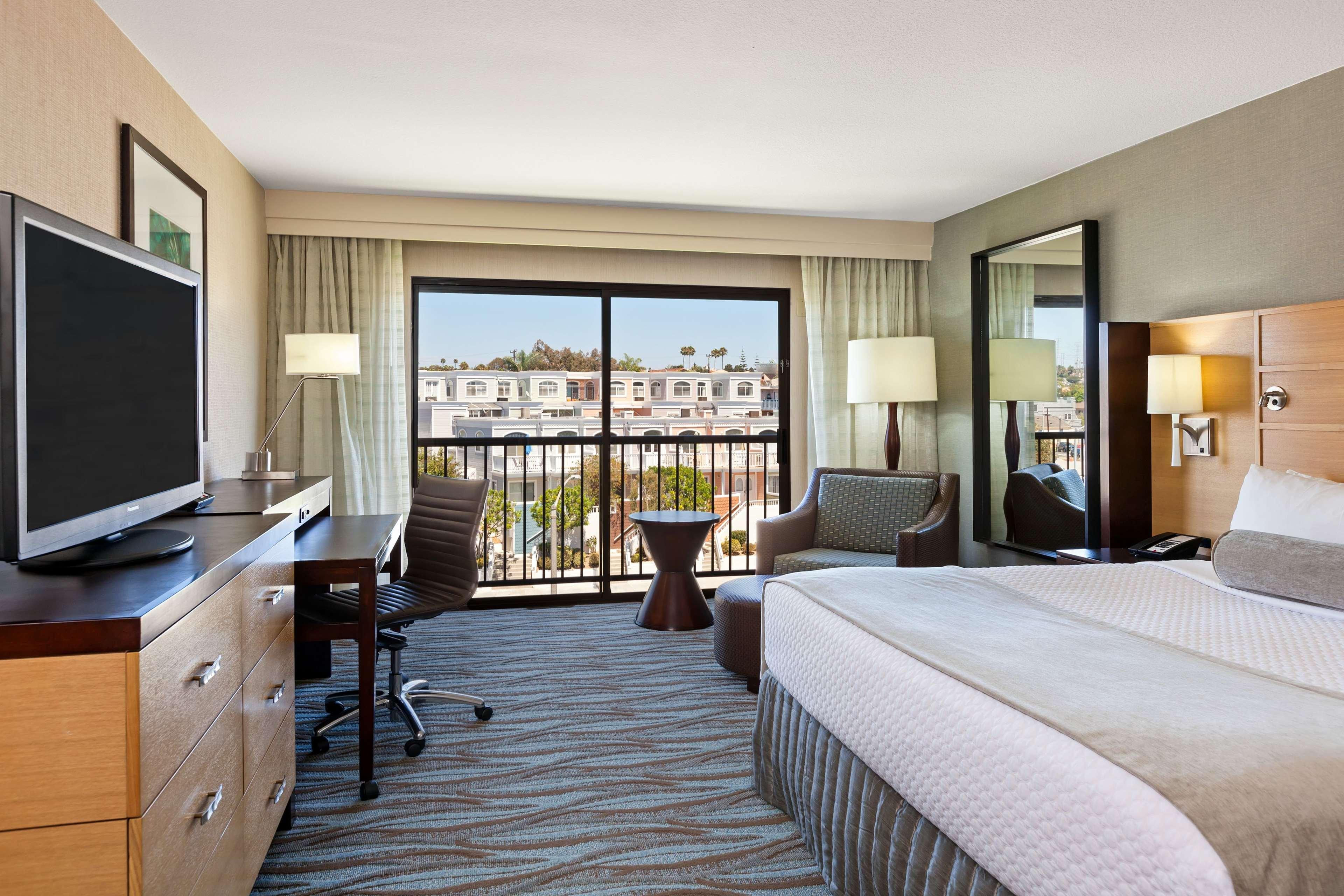 Sonesta Redondo Beach And Marina Exterior photo